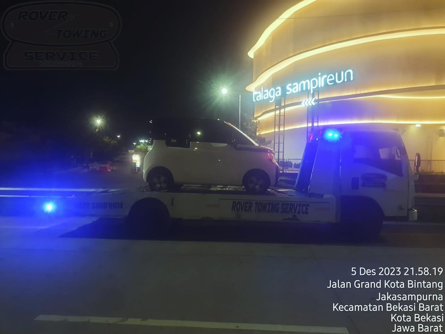 Towing SUV di Jalan Tol